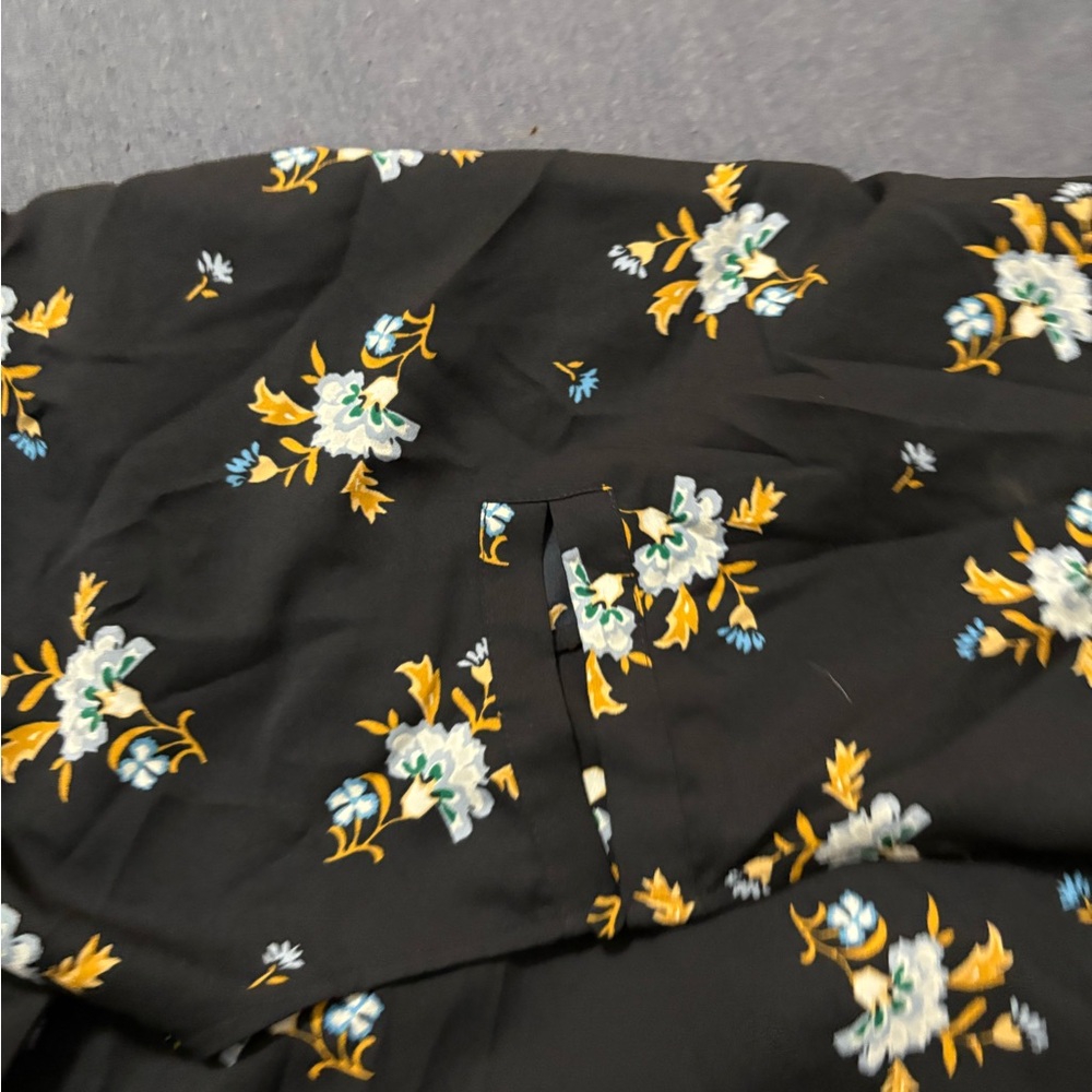 Excellent condition loft floral Blouse plus sized - Picture 7 of 7